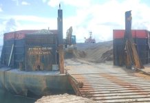 Bongkar Muat Material Aspal di Pelabuhan Lasora Tuai Masalah