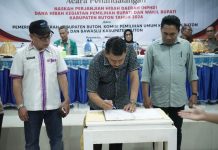Teken NPHD, Pj. Bupati Buton Ingatkan Netralitas ASN