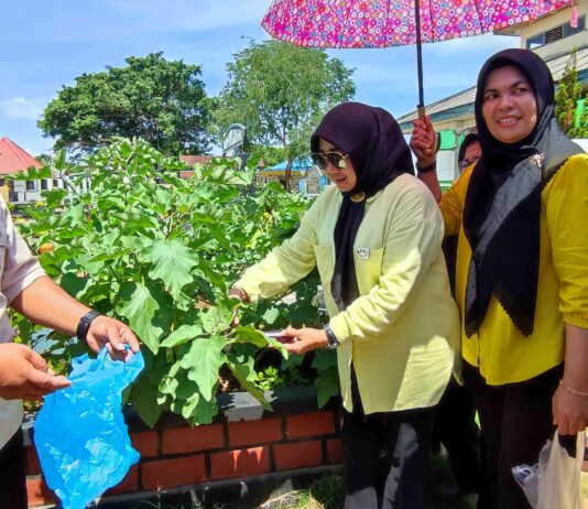 Ketua DWP Dinas Pendidikan Provinsi Sultra Apresiasi Program Ketapang SMAN 1 Kulisusu