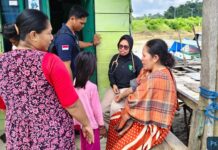 Polda Sultra Berikan Pelayanan Kesehatan Bagi Warga Terdampak Banjir