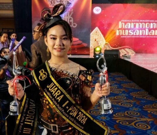 Lima Putri Asal Sultra Juara I di Ajang Pesona Batik Nusantara