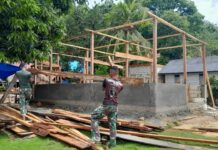 Rehab RTLH Ibu Hasmina Digenjot TMMD ke-122 Kodim 1429/Butur