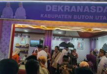Pengunjung Festival Harmoni Berburu Steak Kepiting dan Sambal Ikan Katapai Khas Butur
