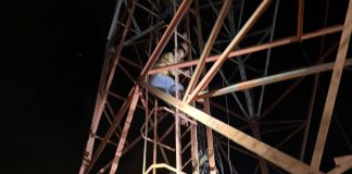 Remaja 17 Tahun Nyaris Bunuh Diri di Tower Telkomsel Kolaka