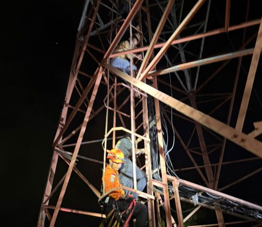 Remaja 17 Tahun Nyaris Bunuh Diri di Tower Telkomsel Kolaka