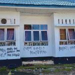 Pasca Aksi Massa, Kantor BKAD dan Dinas Pendidikan Butur Lumpuh: Dua Segel, Dua Polemik