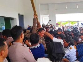 Amarah Perangkat Desa Meledak, APDESI Butur Kepung dan Segel Kantor BKAD