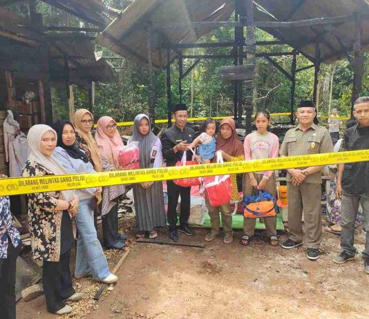 Pemkab Buton Utara Salurkan Bantuan Korban Kebakaran di Desa Laangke