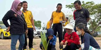 Polres Buton Utara Gelar Green Policing, Wakapolres Pimpin Aksi Bersih Lingkungan dan Penanaman Pohon